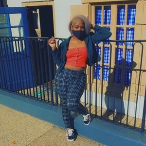 Meet your Posher, Caya